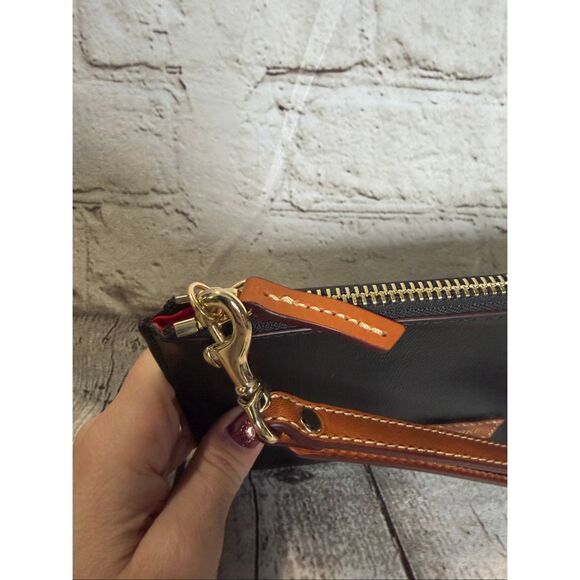 Dooney & Bourke zip wristlet  NWOT - Picture 5 of 8